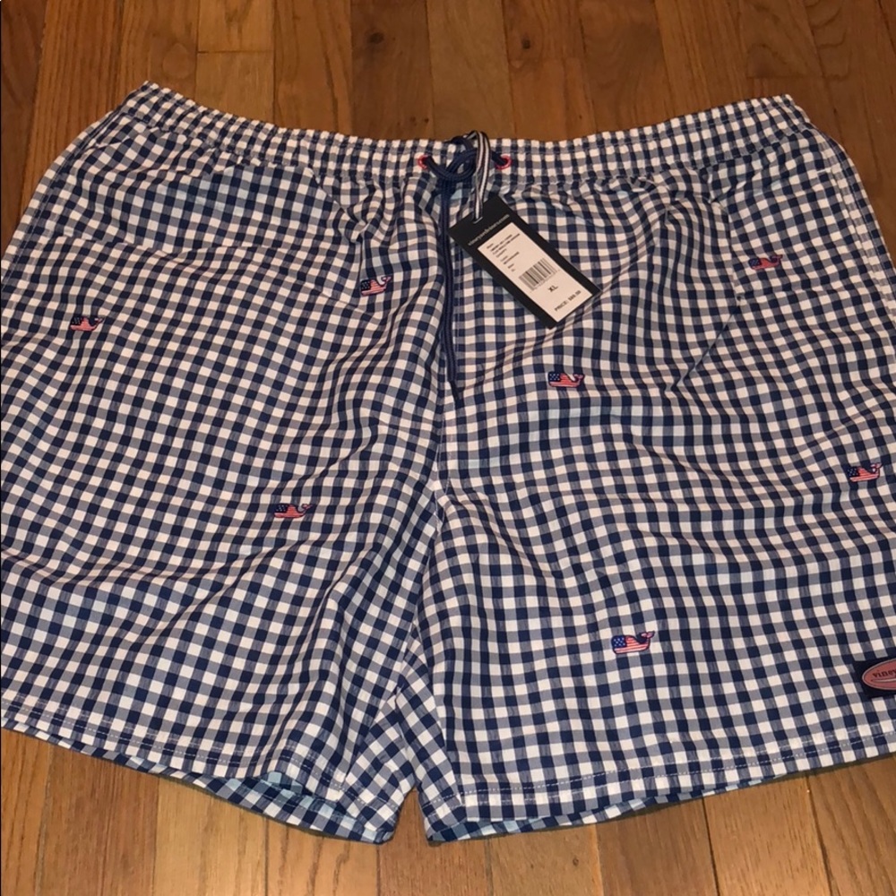 Men’s Vineyard vines swim trunks
